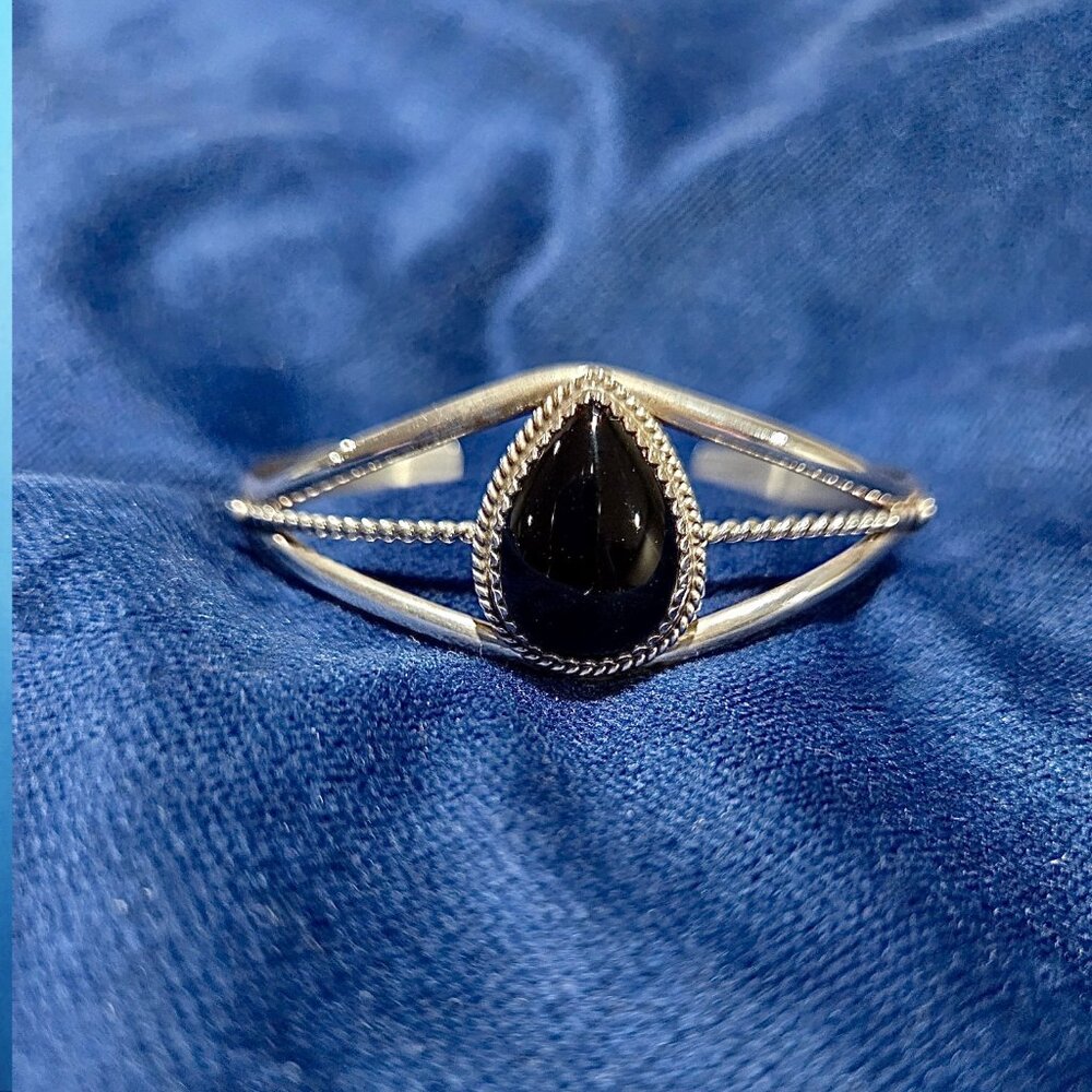 Vintage Pat Yazzie PY Teardrop Onyx and Sterling Silver Cuff Bracelet